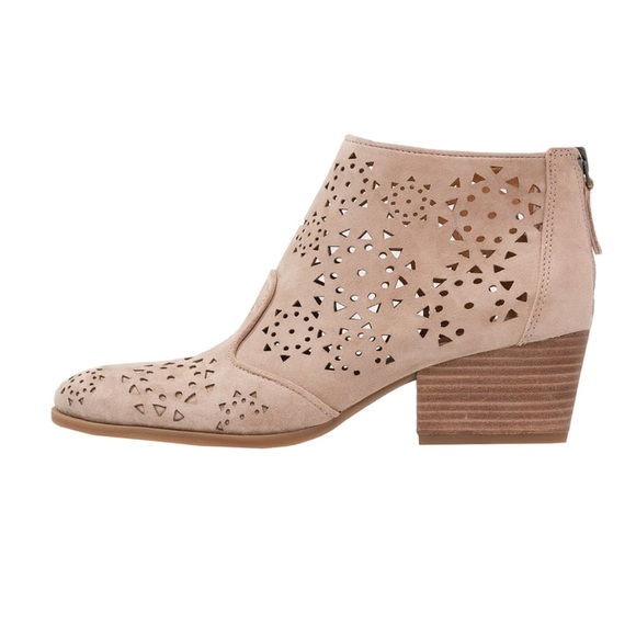 Suede Cut Out Boho Details Chic Ankle Booties - Picture 4 of 4